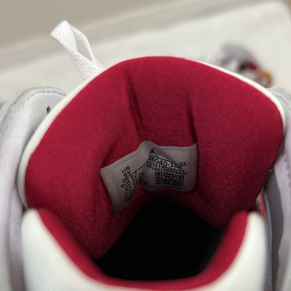 Jordan Sneakers Euc - Picture 6 of 6